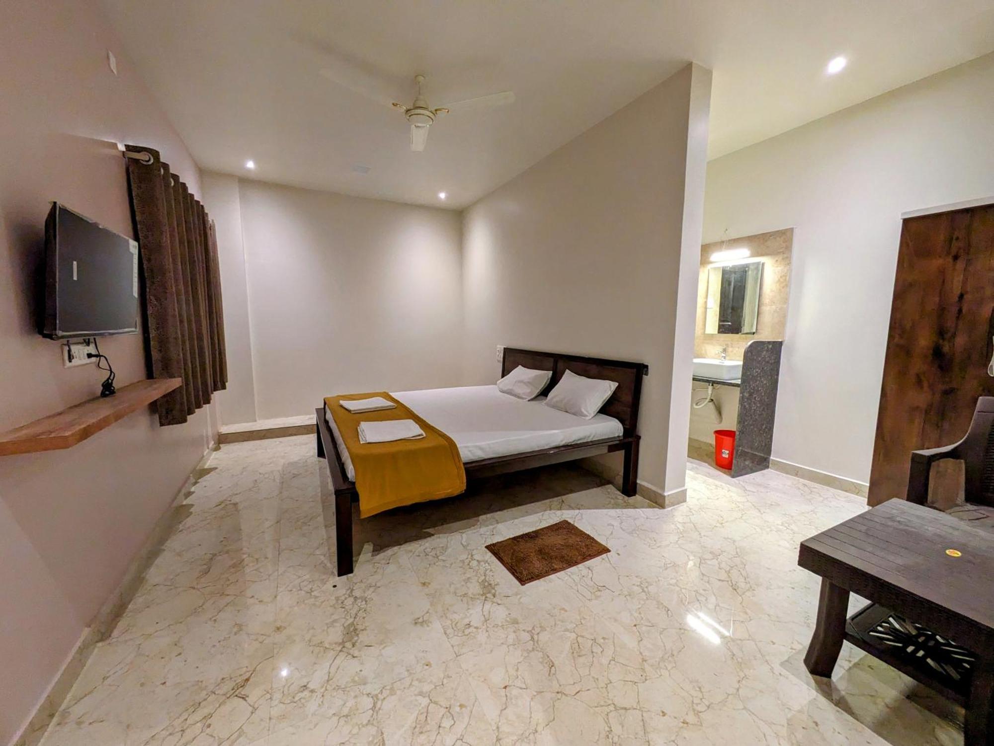 קולהאפור Hotel Madhusudan Executive מראה חיצוני תמונה